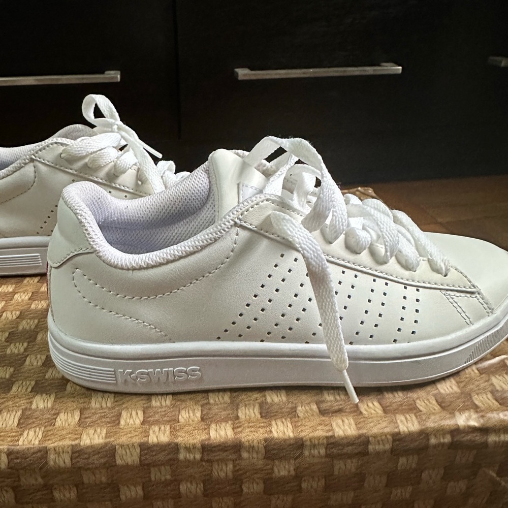 K-Swiss womens classic leather upper sneakers.size 6 white